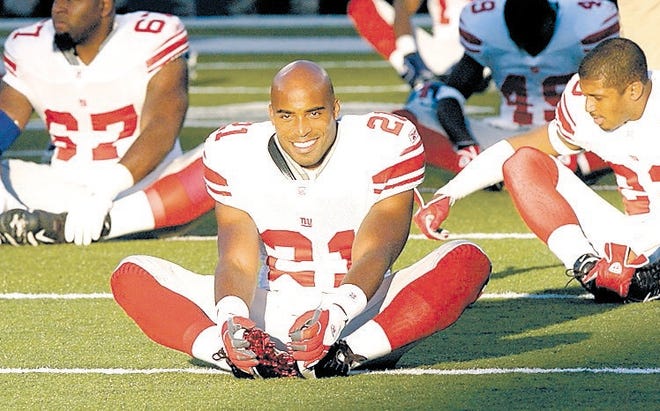 BALTIMORE, MD - AUGUST 11: New York Giant Tiki Barber #21 stretches before play against the Baltimore Ravens on August 11, 2006 at M&T Bank Stadium in Baltimore, Maryland. (Photo by Greg Fiume/Getty Images)