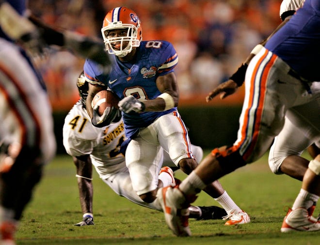 UF true freshman wide receiver Percy Harvin runs the ball in the fourth quarter against Southern Miss.
