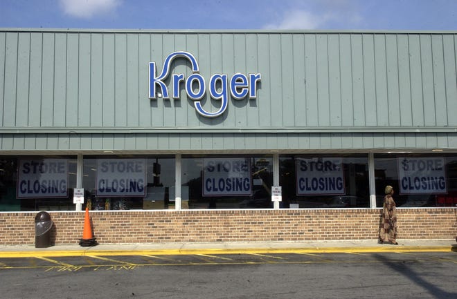 "STORE CLOSING" signs are posted at the Kroger at Skidaway Road and LaRoche Avenue.