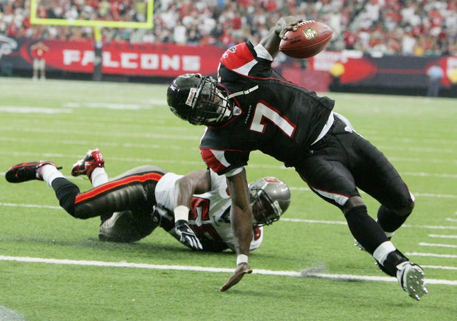 Atlanta Falcons quarterback Michael Vick gets past Tampa Bay Buccaneers linebacker Derrick Brooks (55) for a first quarter touchdown during NFL football play at the Georgia Dome in Atlanta, Sunday, Sept. 17, 2006. (AP Photo/John Amis)