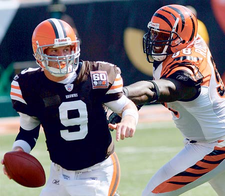 Browns quarterback Charlie Frye is pursued by Bengals defensive end Bryan Robinson in the second half Sunday.