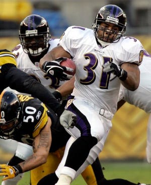 Former Baltimore Ravens running back Jamal Lewis agreed to a one-year deal with the Cleveland Browns on Wednesday.