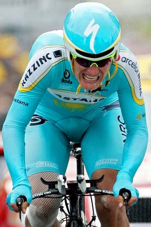 Alexandre Vinokourov tested positive for a banned blood transfusion after winning last weekend's Tour de France time trial.