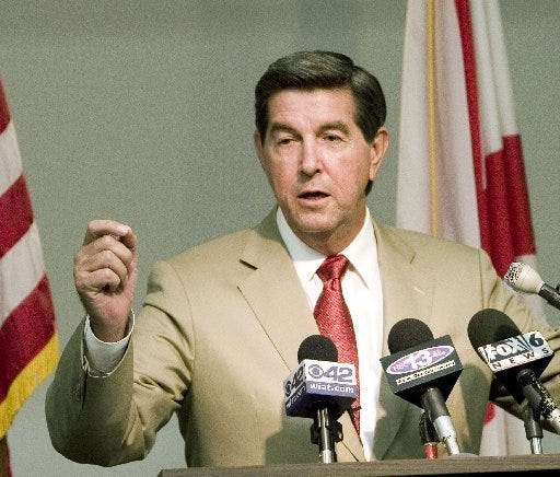 Gov. Bob Riley said during a news conference Tuesday in Birmingham that he expects the state school board to approve a ban on legislators holding jobs in Alabama's two-year colleges, and he would like to see the policy expanded to cover all cases of so-called “double dipping."