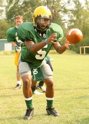 Gordo quarterback Earlie Jones takes a snap during practice.