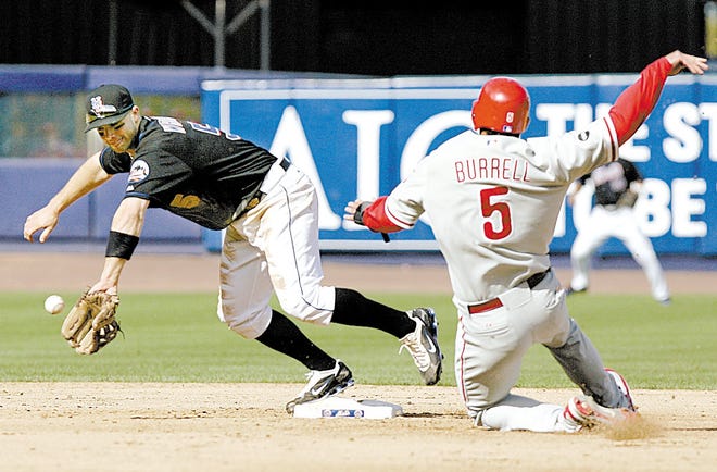 New York Mets third baseman David Wright, left, is pulled off the bag by Luis Castillo's errant throw, allowing Phialdephia Phillies' Pat Burrell (5) to reach second and Ryan Howard to reach first, in the sixth inning of in their baseball game at Shea Stadium in New York, Sunday, Sept. 16, 2007. (AP Photo/Kathy Willens)