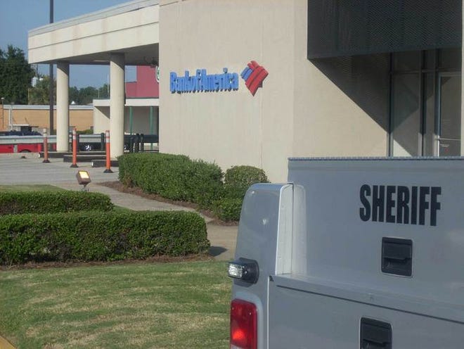 A man who robbed this Bank of America on Peach Orchard Road was quickly nabbed when police saw him putting gas in a rental car, minutes from the robbery site.