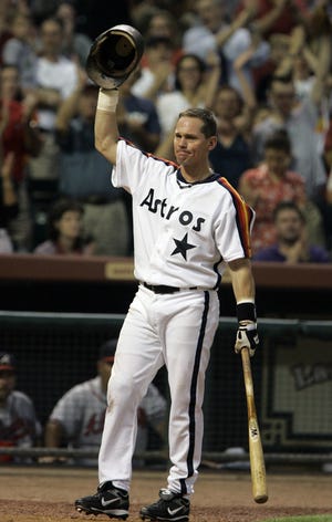 Houston's Craig Biggio, who will retire after Sunday's game, acknowledges the fans' cheers before his first at-bat Friday.