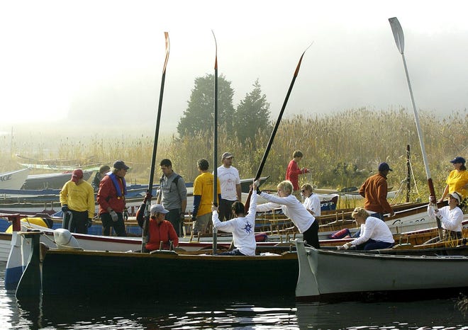 Rowers line the shore as they await the start of the 2005 Head of the Weir River Race in Hull.
