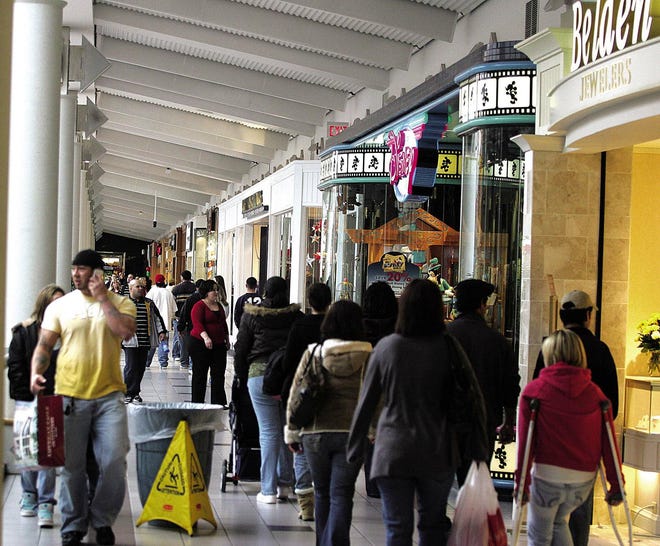 Last-minute shoppers take advantage of sales Sunday at the Silver City Galleria.