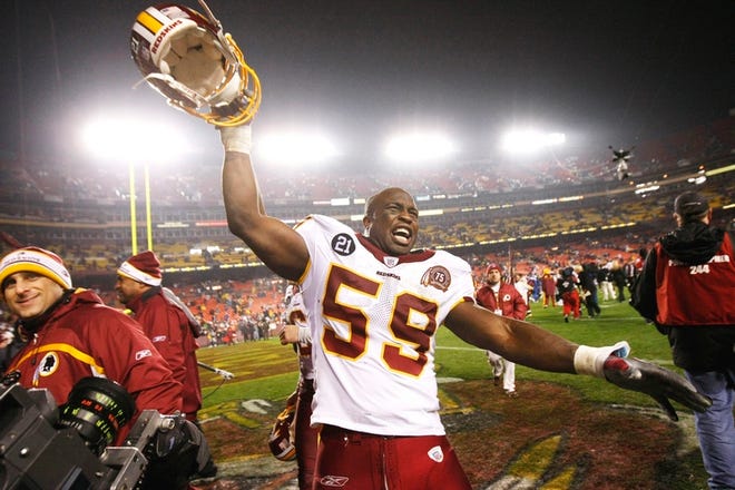 Washington's London Fletcher (59) celebrates Sunday after the Redskins closed a tumultuous season with a victory over arch-rival Dallas.
