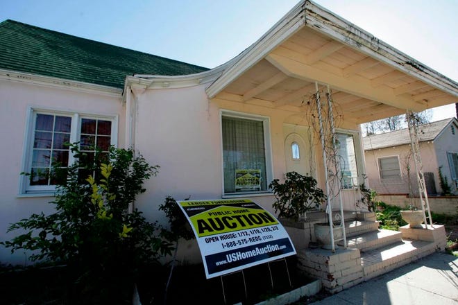 A home in foreclosure is seen in Pasadena, Calif., Tuesday, Jan. 15, 2008. The median home price in a six-county region of Southern California plunged more than 13 percent in December from the same month a year ago, as the national housing slump kept eating away at home values, a real estate research firm said Tuesday.(AP Photo/Nick Ut)