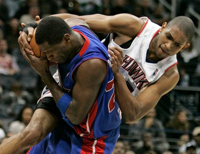 Detroit Pistons' Antonio McDyess, left, and Atlanta Hawks' Al Horford, right, battle for a rebound during the fourth quarter in Atlanta on Tuesday.