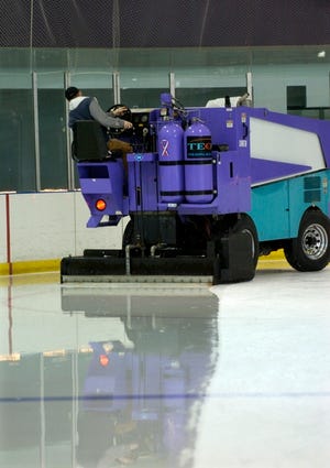 Smooth operator
 Jason Paquin drives the Zamboni on the rink Sunday at the Ellenton Ice Complex.
 
 STAFF PHOTO
 ROD MILLINGTON