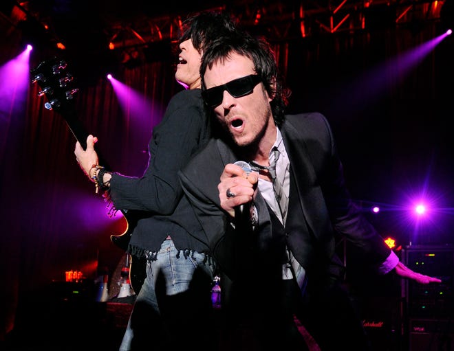 Scott Weiland, right, and Dean DeLeo of Stone Temple Pilots perform at a special private performance in Los Angeles, Monday, April 7, 2008. The band announced that they will be reuniting and will launch their first national tour in almost eight years.