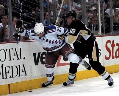 Penguins winger Marian Hossa battles with New York's Chris Drury along the boards in the Pens' 2-0 win Sunday.