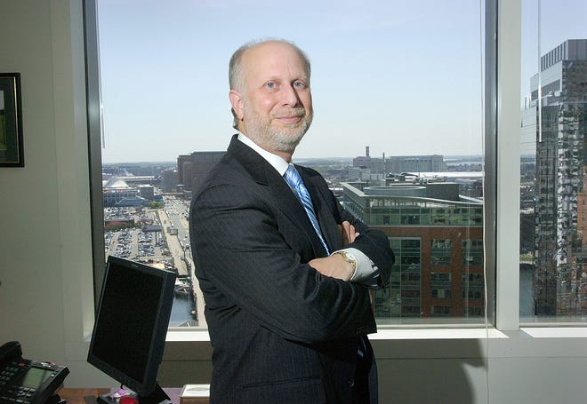 insider ak 050708:
BOSTON, May 7: (FOR BIZ "INSIDER") Sharon resident Steven London in his office in Boston's Financial District. London is managing partner at the Boston office of Pepper Hamilton LLP, a law firm that specialized in corporate and securities matters.

photo: Amelia Kunhardt