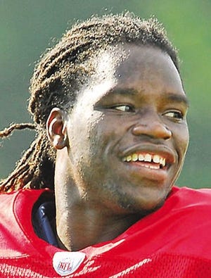 2007-07-27 patriots camp/mike_in/MIKE VALERI/The Standard-Times/mvmaroney.jpg++ Laurence Maroney wore the red jersey today...