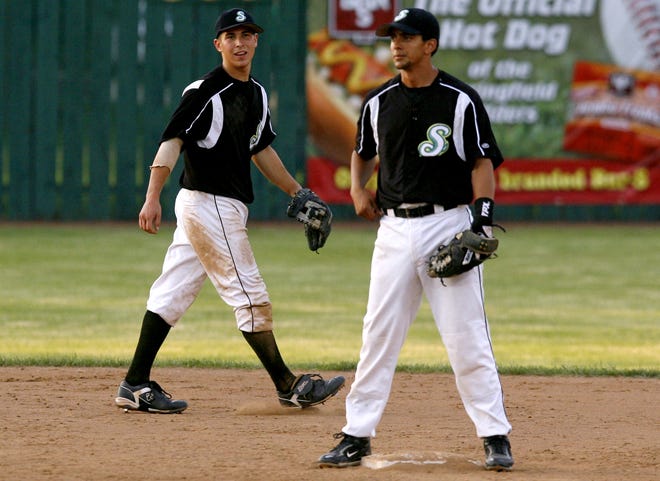 Sliders shortstop Elliot Soto, left, and second baseman Vincente Cafaro take the field Friday at Lanphier Park.
