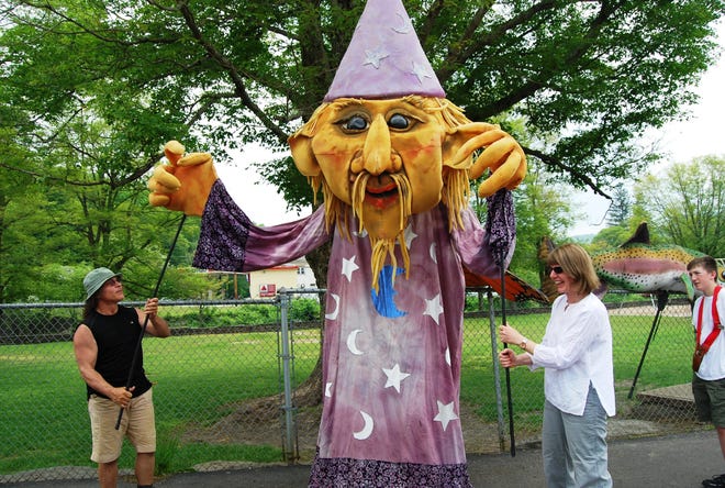John Potocnik of the Catskill Puppet Theater, left, shows parade volunteer Mary Ellen Boyd how to manipulate the arms of a giant wizard puppet.