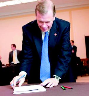 Rep. Tim Walberg signs NFIB’s Solutions Start Here petition.