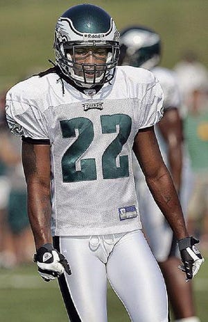 Former Patriots cornerback Asante Samuel will be on the other side of the field when the Philadelphia Eagles come to Foxboro on Friday night.