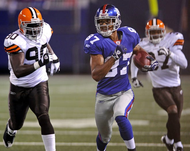New York Giants' Domenik Hixon (87) outruns Cleveland Browns' A.J. Davis as he returns a kick for an 82-yard touchdown during the first quarter of a NFL preseason football game Monday night, Aug. 18, 2008, at Giants Stadium in East Rutherford, N.J. (AP Photo/Bill Kostroun)