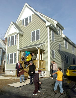 Last February saw the dedication of New England's first Nehemiah Home at 514 Warren Avenue in Brockton. The home, made up of 2 condominiums, is the first of four being built through the efforts of the Brockton Interfaith Community Nehemiah Homes project.


(J. KIELY JR./THE ENTERPRISE)

--
TAKEN:2:56:59 PM 
ASA:200 - WB: - NIKON D2Hs - JPEG