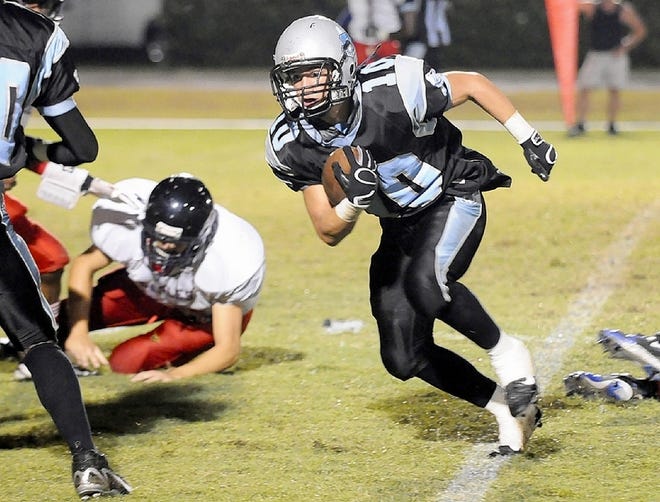 SPORTS-Lake Region's Andrew Wilkinson breaks free for a touch down run during Friday night's game against the Poinciana Eagles. Paul Crate/News Chief Friday October 24, 2008