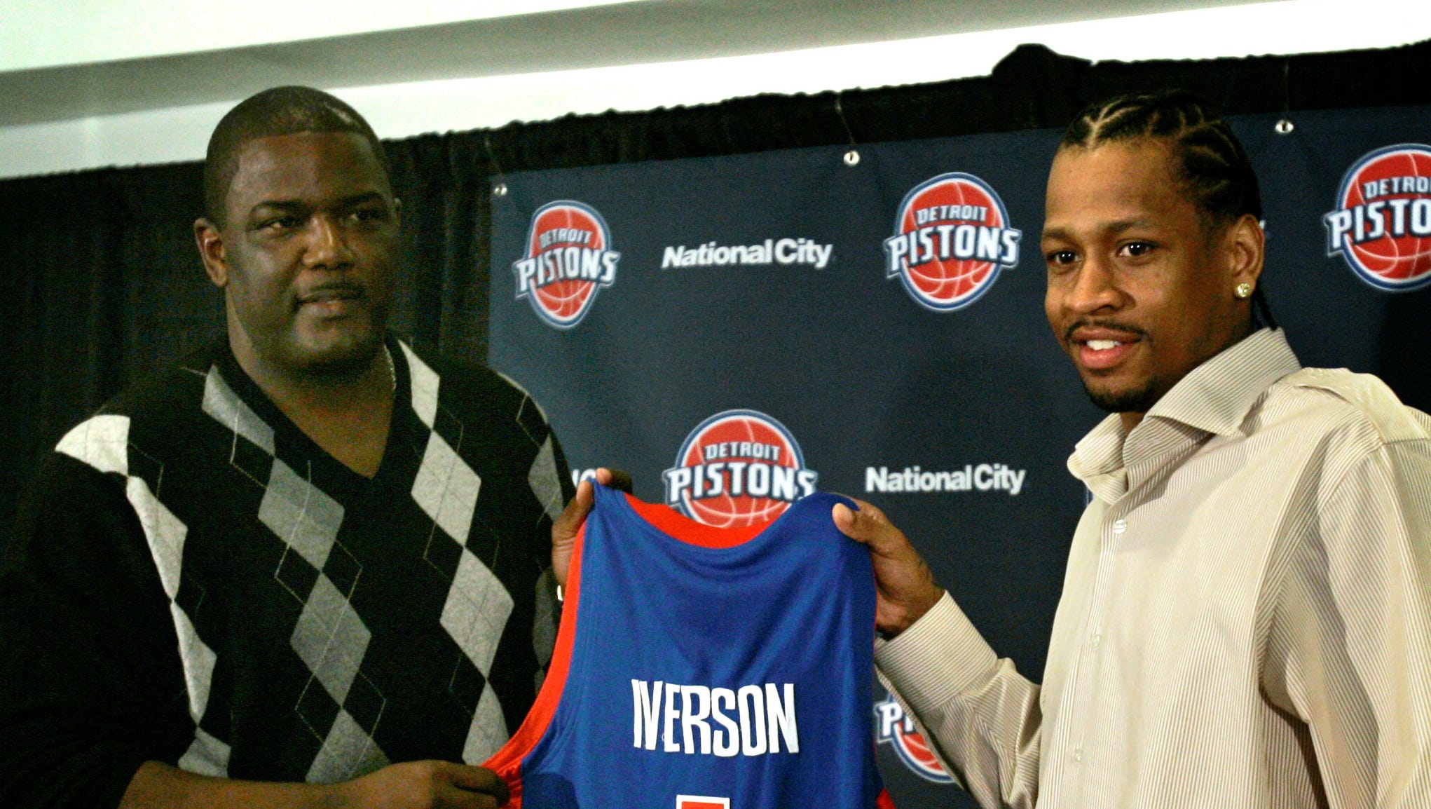 Tres voz dolor de muelas Allen Iverson welcomed by Detroit Pistons