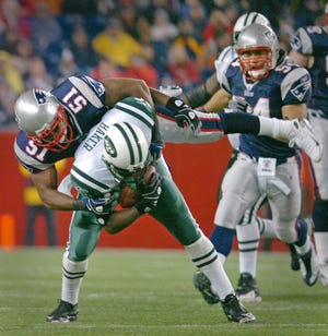 Patriots linebacker Jerod Mayo (51) tackles Jets' tight end Chris Baker.