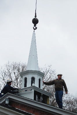 Peter Daining/The Grand Haven Tribune
Workers from Campbellsville Industries in Kentucky steady the new steeple Thursday, Nov. 13, atop the Lee Memorial Chapel.