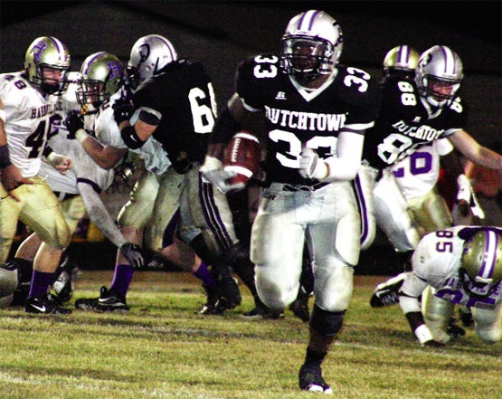 Dutchtown’s Kelvin York busts loose for a 45-yard gain in the third quarter of the Griffin’s 35-7 Class 5A bi-district playoff victory over Hahnville Friday night. York led all rushers with 194 yards on 15 carries while scoring three touchdowns.