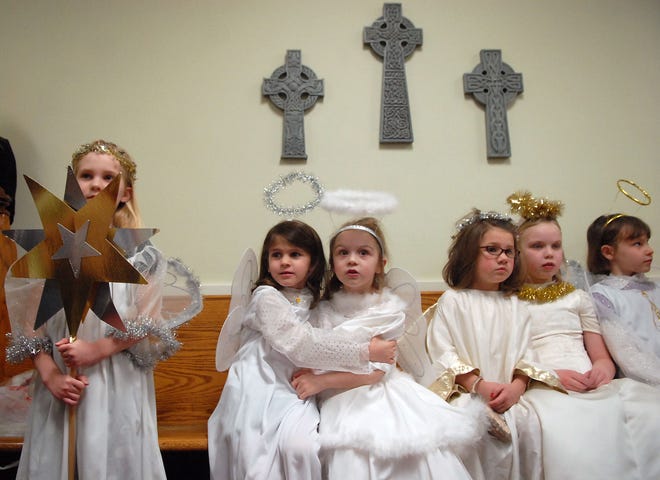 NORWICH 12/24/2008
Angels in a live nativity scene, from left, Bridget Hinsch, 5, of Preston, Maggie Fusaro, 5, of Norwich, Madison Ziegler, 4, of Plainfield, Caitlin Duda, 4, of Sprague, Alexis Ziegler, 7 of Plainfield and Sophia Fusaro, 8, of Norwich, wait for their cue to enter the Cathedral of Saint Patrick as they watch the "shepherds" line up before their performance for in a Christmas Eve Mass Wednesday, December 24, 2008. 
Tali Greener/Norwich Bulletin