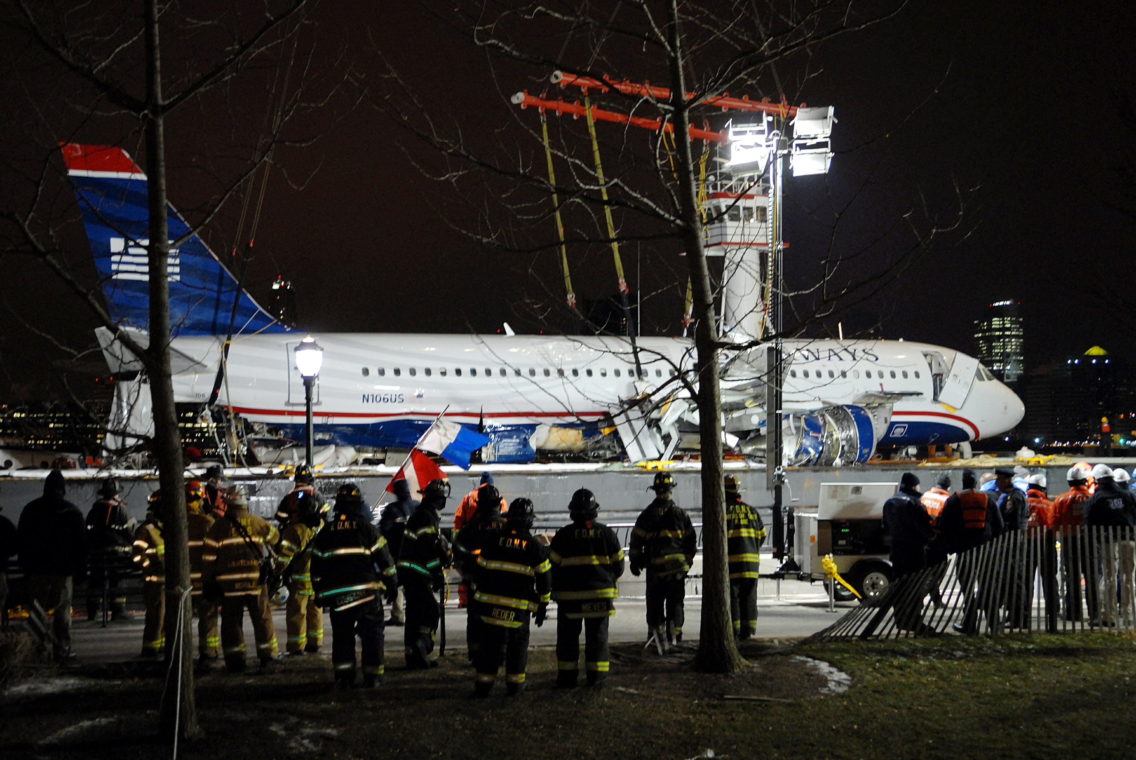 Гудзон хана. A320 Гудзон музей. Чудо на Гудзоне. Самолёт Airbus a320 чудо на Гудзоне. 15 Января 2009 авиакатастрофа Гудзон.