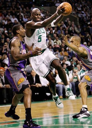 Boston Celtics forward Kevin Garnett (5) drives between Phoenix Suns center Amare Stoudemire, left, and forward Grant Hill during the first half Monday night.