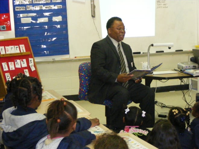 Mayor reades to students at Donaldsonville Primary School.