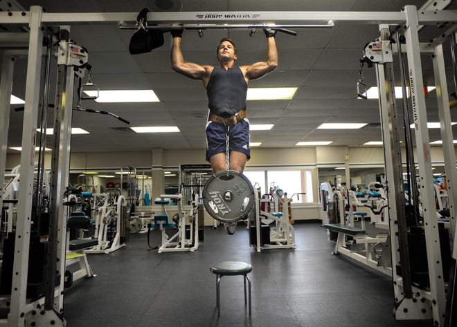 Aaron Schock working out at Clubs at River City with CBS News producer Matt German.