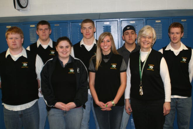 Members of the varsity scholastic bowl team at AlWood High School this year include (front, from left) Skylar Bolduc, Sam Tapscott, Dana DeSutter, Coach Vicky Carlson; (back, from left) Tom Crapnell, Tyler Carlson, Jacob Anderson, Matt Spivey. Absent from the students were John Czolgosz and Eric Gates.