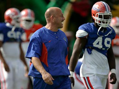 Fort Lauderdale, Fla. -- 010409 -- Florida offensive line coach Steve Addazio instructs the players during warm up drills at Florida Atlantic University in Boca Raton on Jan. 4, 2008. Addazio will replace Dan Mullen as Florida's offensive coordinator after the BCS Championship game.