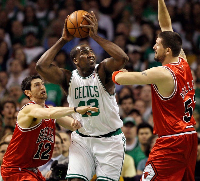 Boston Celtics' Kendrick Perkins makes a move with the ball against Chicago Bulls' Kirk Hinrich, left, and Brad Miller.