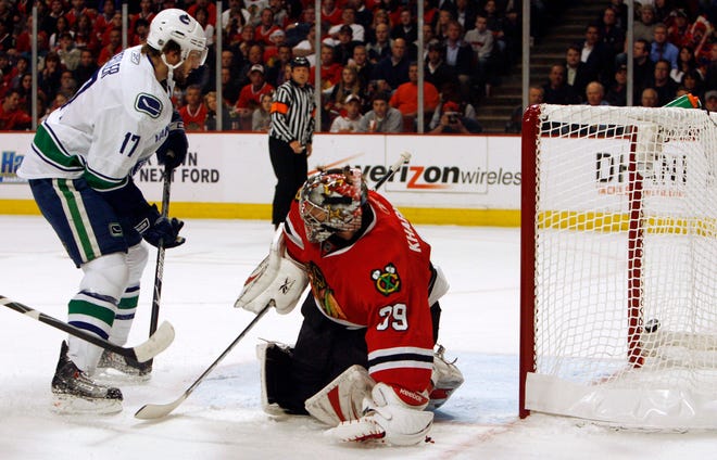Vancouver Canucks' Ryan Kesier (17) skates in as a shot by Canucks' Mason Raymond, not seen, gets by Chicago Blackhawks goalie Nikolai Khabibulin, of Russia, for a goal in the first period of Game 6 of the NHL Western Conference semifinal hockey series, Monday, May 11, 2009, in Chicago.(AP Photo/Nam Y. Huh)