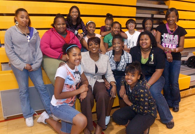 Repository Ray Stewart
n Robin Dunwoody has an outreach program working with Hartford teen school girls. Participants include (kneeling) Mariah Conley and Antonette Clasberry. First row, Dunwoody, Mikaila Moore, Brittany Wilson and Kashari Dove (standing). Second row, Aaliyah Young, Keimani Jones, Kliza Hamilton, Taron Wesley, Mija Clanagan and Jleshia Pope. Back row, Jade Swint and Deontain Streeter.