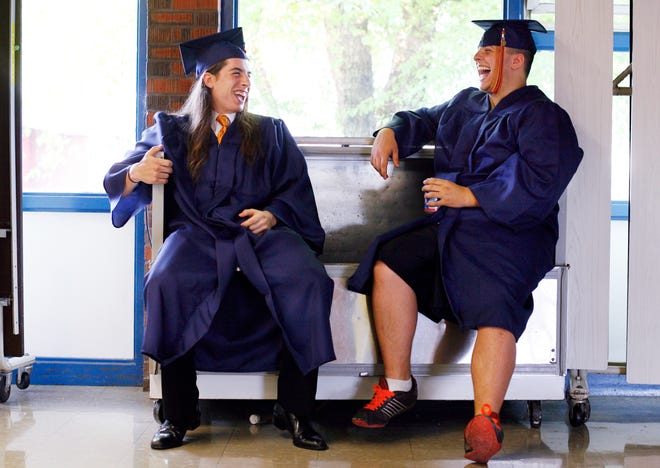 Justin McKinney, left, and Darrell DeLong laugh together before commencement ceremonies at New Berlin High School Friday, May 29, 2009. Ted Schurter/The State Journal-Register.