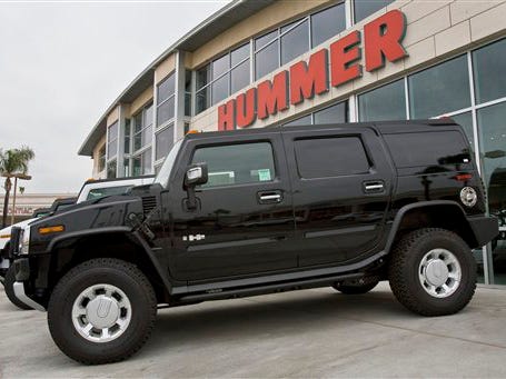 Hummers on the lot at Tustin Hummer, a dealership in Tustin, Calif., Monday, June 1, 2009. General Motors Corp. said Tuesday that it has tentatively agreed to sell its Hummer brand, a day after the U.S. automaker filed for bankruptcy protection with hopes that it will transform its most profitable assets into a new company within just 30 days.