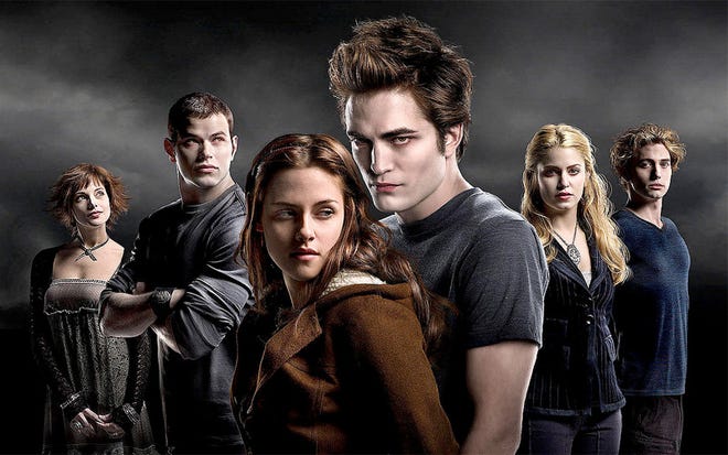 Kristen Stewart and Robert Pattinson (center) and the cast of "Twilight."