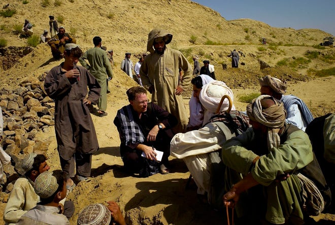 New York Times reporter David Rohde, left, interviews Afghans in the Helmand region in 2007. NEW YORK TIMES / TOMAS MUNITA