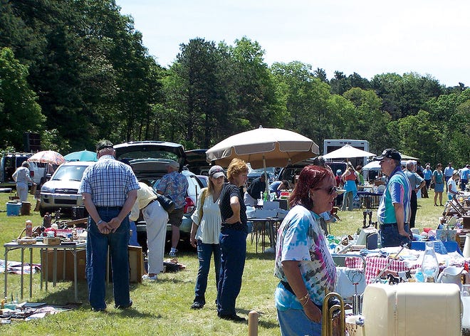 More than 90 vendors filled the Oak Crest Cove field last week for the Sandwich Bazaar.