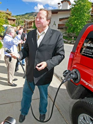 Montana Gov. Brian Schweitzer shows a plug-in electric hybrid Hummer H3 on June 15 in Deer Valley, Utah. Owners of plug-ins like the modified Hummer — which gets 100 miles to the gallon — can charge up while dining at a new McDonald’s.
