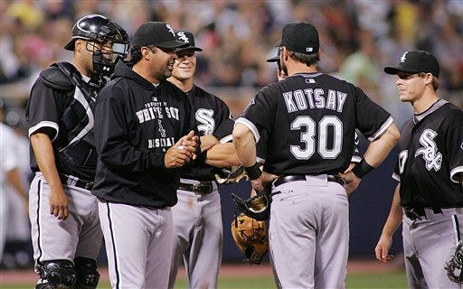 Chicago White Sox manager Ozzie Guillen, center left, talks with his players during a pitcher change in the sixth inning against the Minnesota Twins of a baseball game in Minneapolis, Wednesday, July 29, 2009. (AP Photo/Andy King)